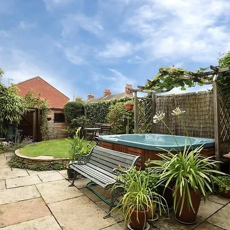 Large Character Home, Hot Tub, Beach 5 Min Walk Gorleston-On-Sea Exterior photo