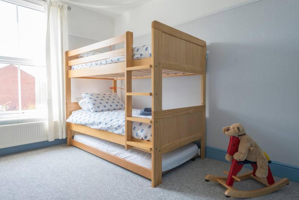 Holiday home Large Character Home, Hot Tub, 5 Min Walk *