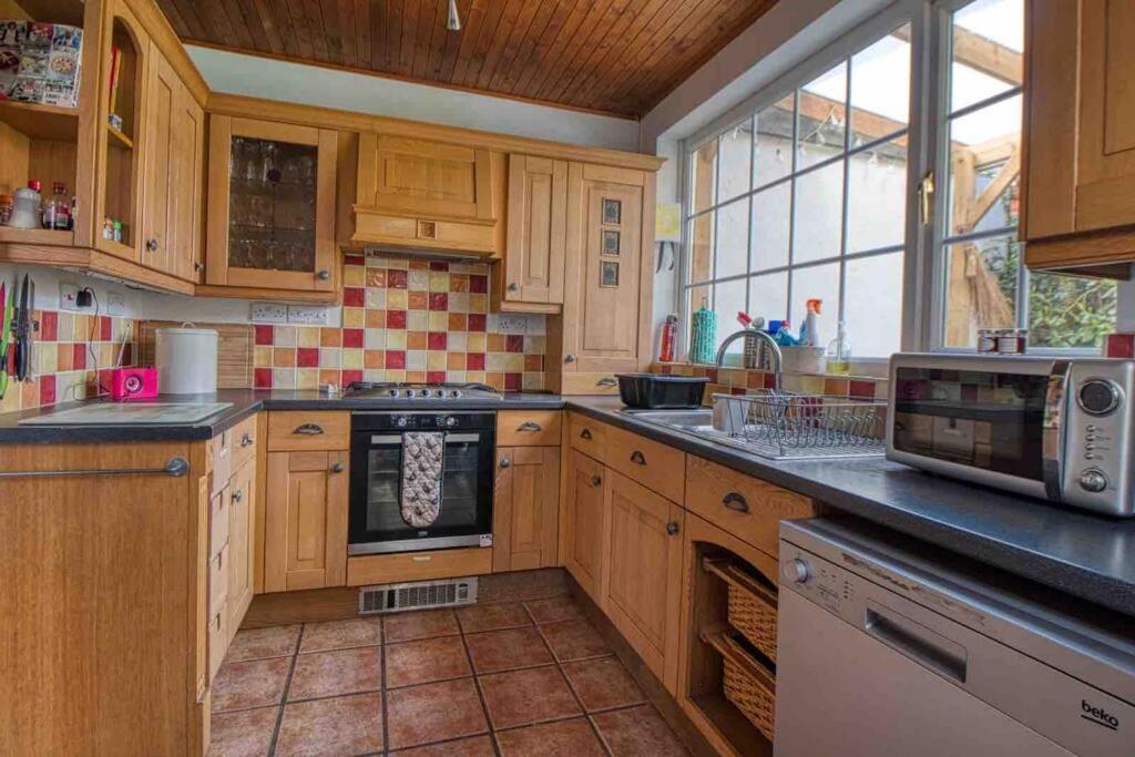 Large Character Home, Hot Tub, 5 Min Walk * Gorleston-On-Sea