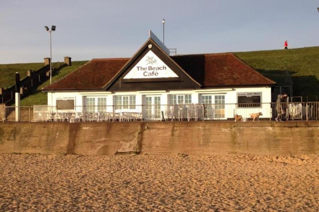 Large Character Home, Hot Tub, 5 Min Walk Holiday home Gorleston-On-Sea