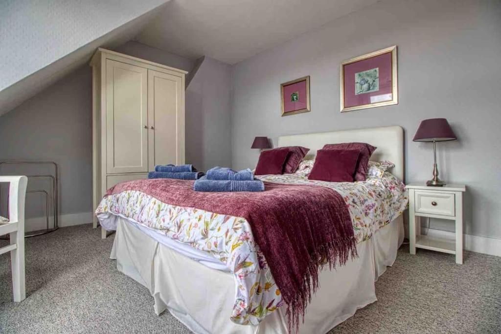Holiday home Large Character Home, Hot Tub, 5 Min Walk
