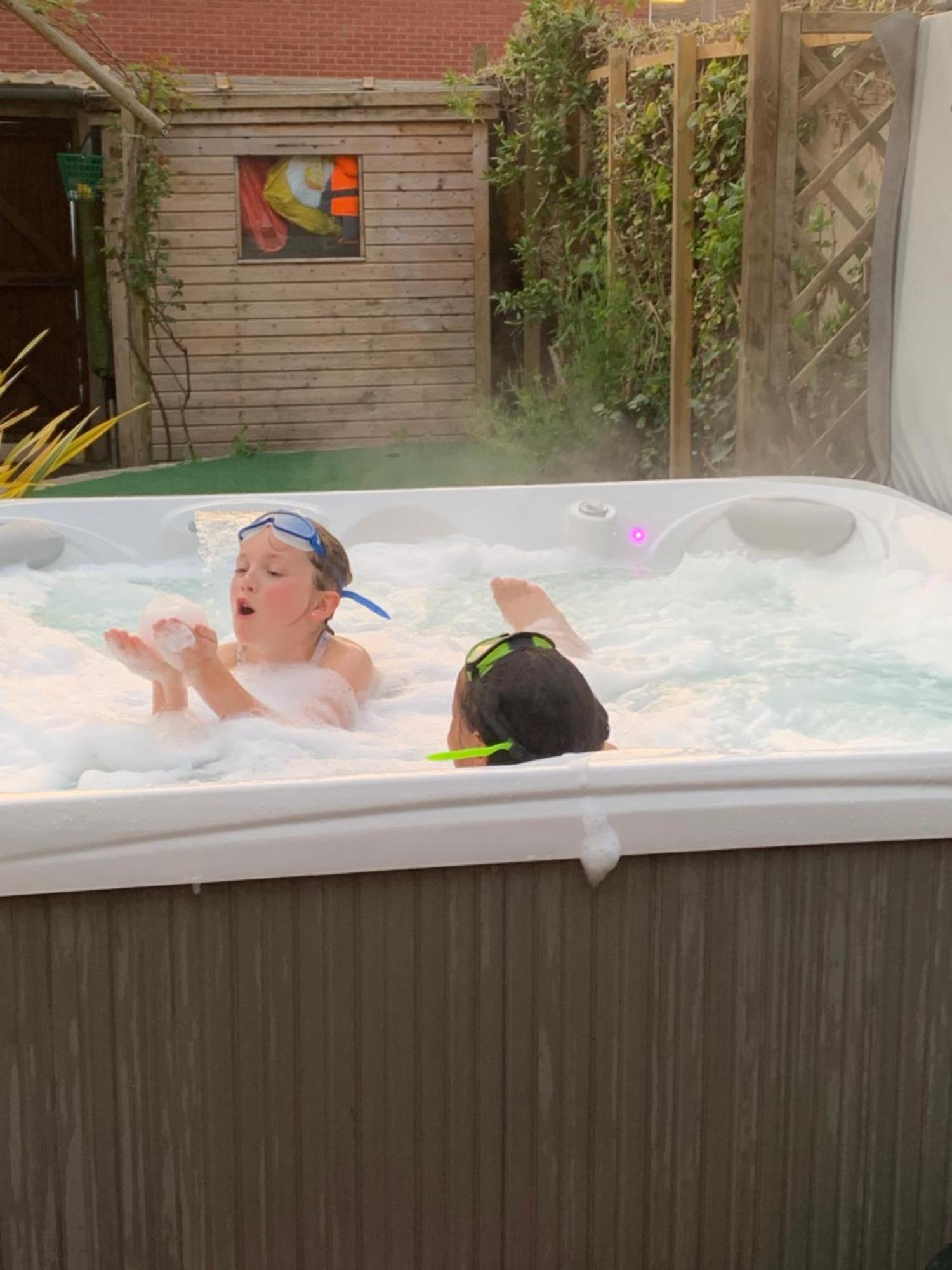 Large Character Home, Hot Tub, 5 Min Walk Holiday home Gorleston-On-Sea